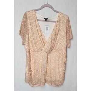 NWT Peach or tangerine Torrid floral top plus size 3x flouncy sleeves flowy